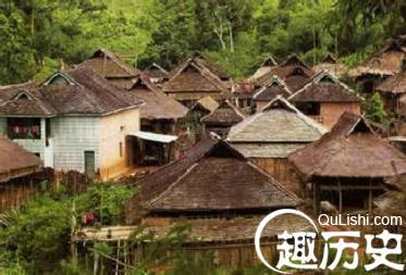 布朗族建筑 布朗族的聚寨群居简介