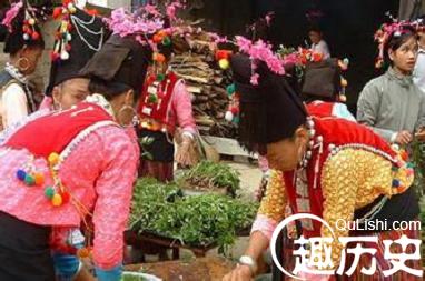 德昂族最美丽的习俗：敬老贡饭