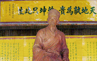 汤显祖的《紫钗记》的结构特点是什么?