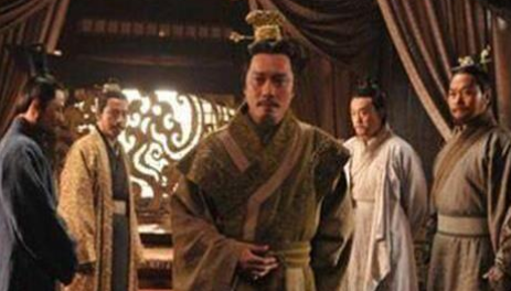 成语“削足适履”是由哪个历史人物引申出来的?它的原意是什么?