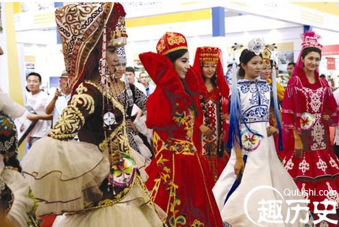 柯尔克孜族的服饰 柯尔克孜族穿什么衣服?