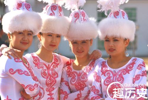 柯尔克孜族的服饰 柯尔克孜族穿什么衣服?