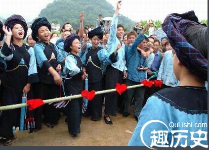 布依族服饰 男装女装和童装各有什么特点